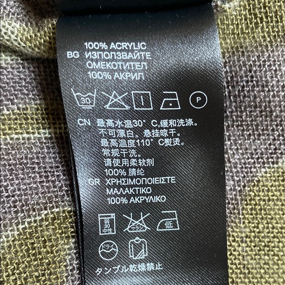 ✨H&M Olive and Brown Patterned Scarf - Picture 3 of 6
